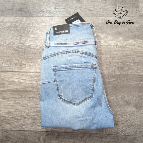 Fashion Nova Turnin Heads Low Rise Jeans Size 5 - Picture 6 of 6